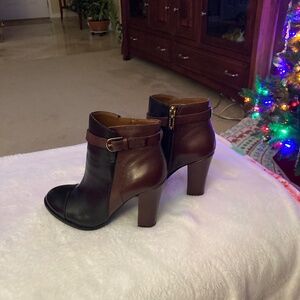 Ivanka Trump Cheri boots, 6.5M leather, black & brown